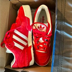 Adidas rivalry low red